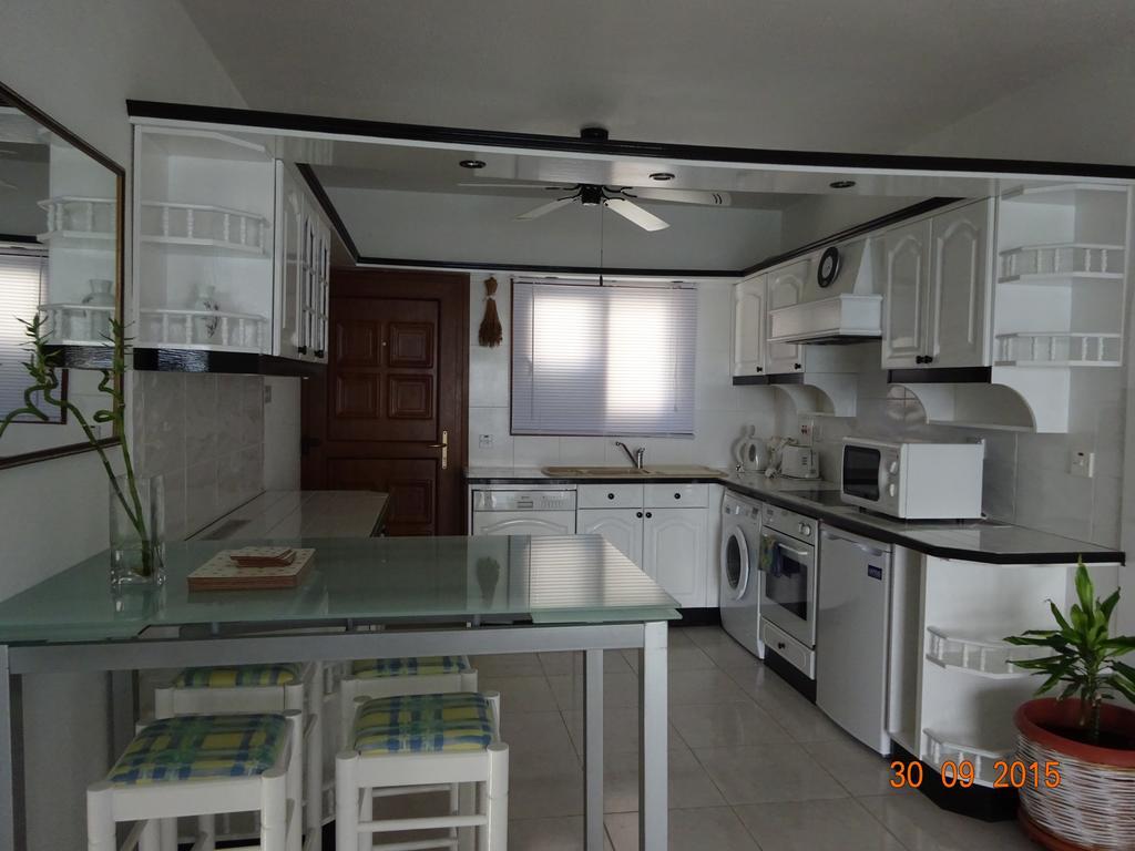 Pissouri Beach Front Apartments Room photo